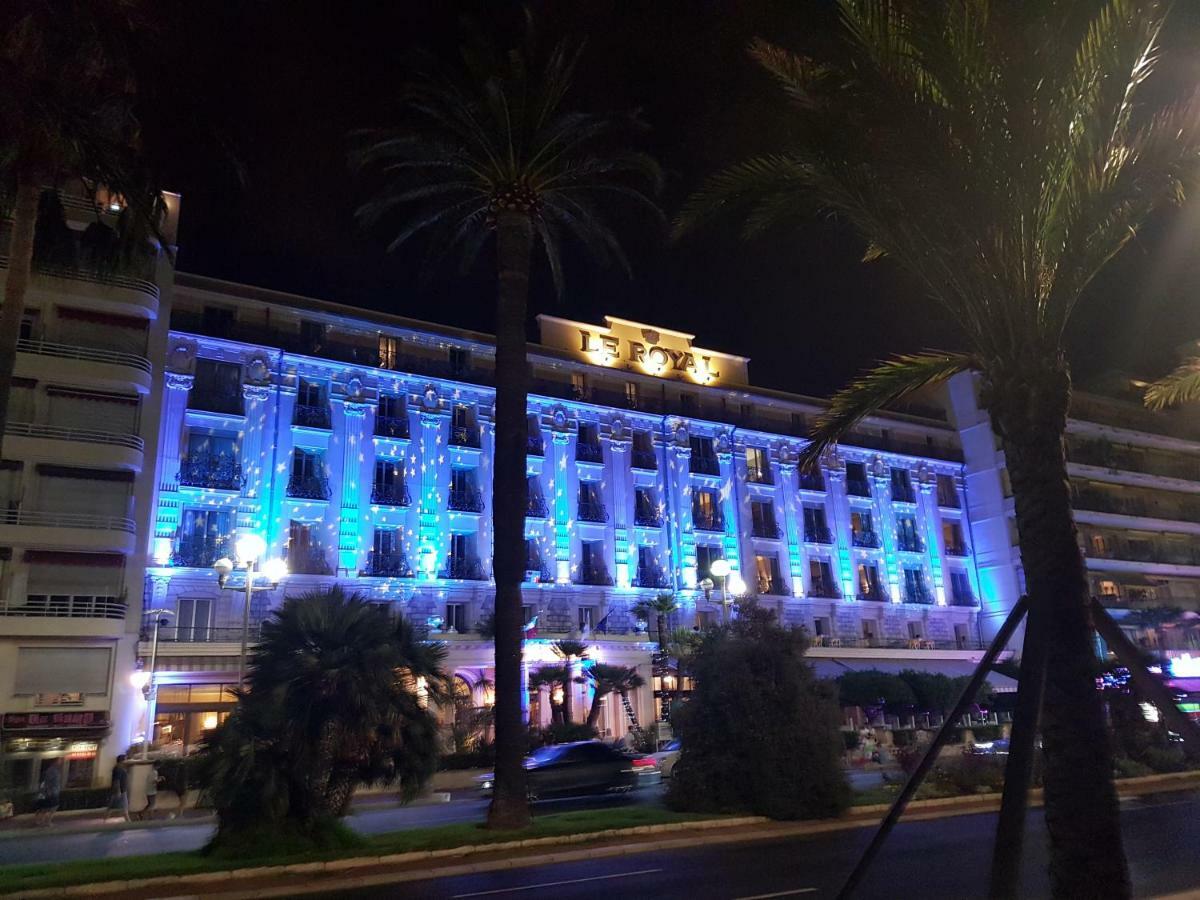 Les Palmiers A 700M De La Mer نيس المظهر الخارجي الصورة